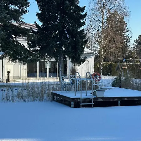 Biotop - Badeteich, Sauna, Kinoleinwand Holiday home