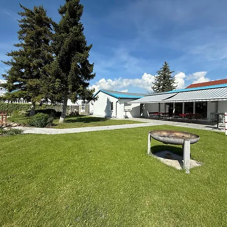 Holiday home Biotop - Badeteich, Sauna, Kinoleinwand Koelleda